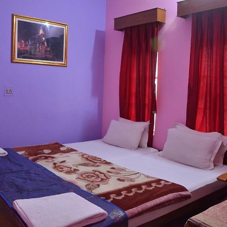 Puja Guest House พาราณสี ภายนอก รูปภาพ