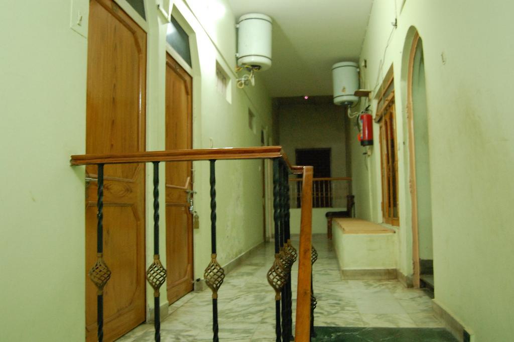 Puja Guest House พาราณสี ภายนอก รูปภาพ