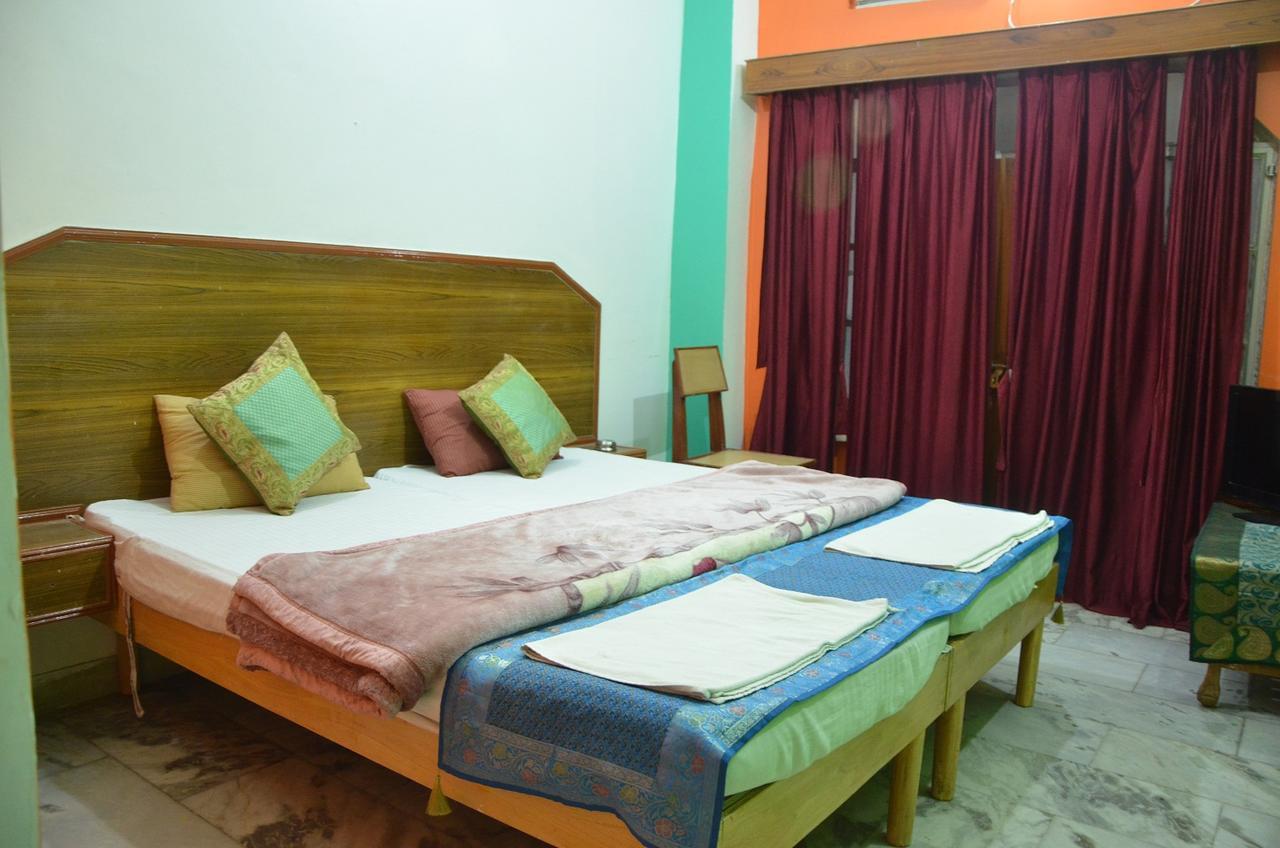 Puja Guest House พาราณสี ภายนอก รูปภาพ