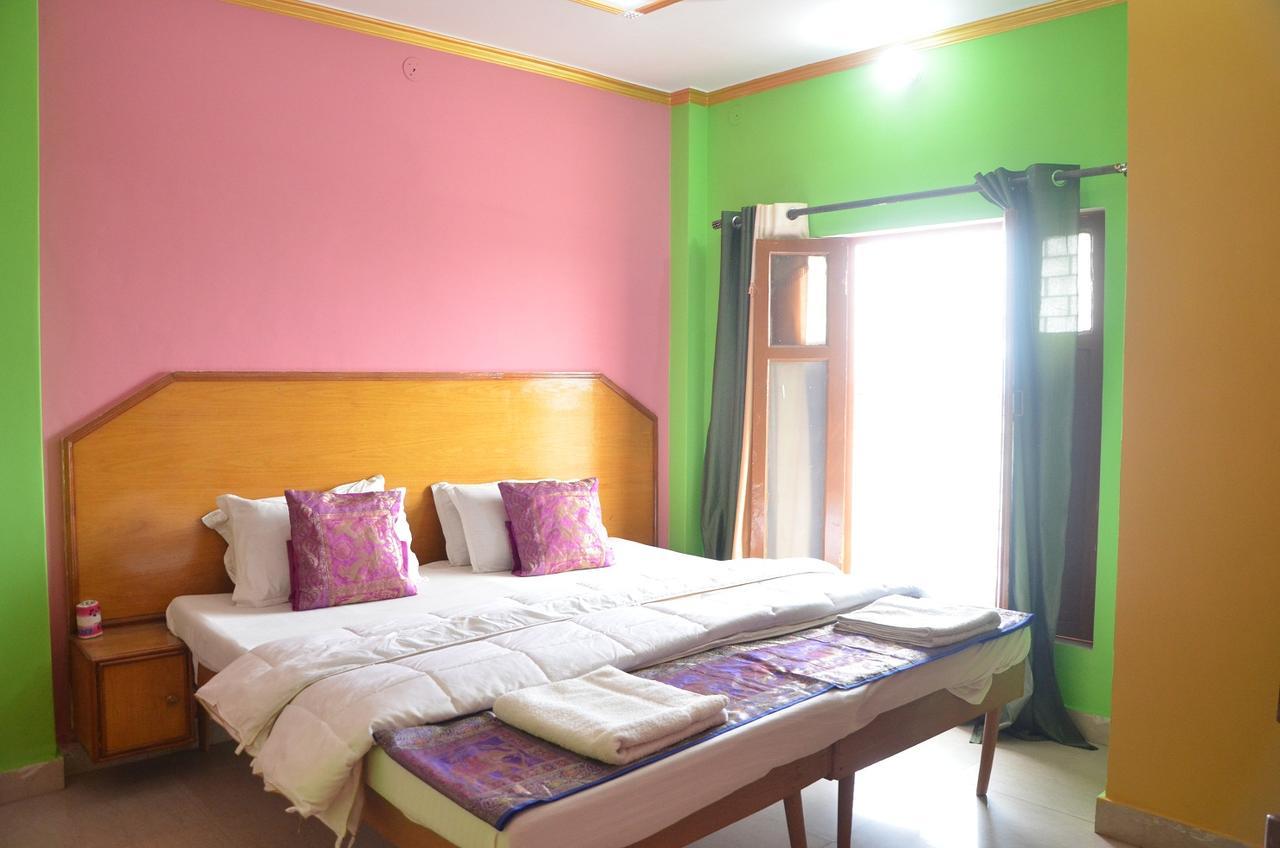 Puja Guest House พาราณสี ภายนอก รูปภาพ